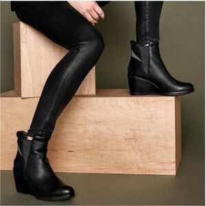 Sorel "After Hours" Black Leather Pull On Chelsea Ankle Wedge Booties